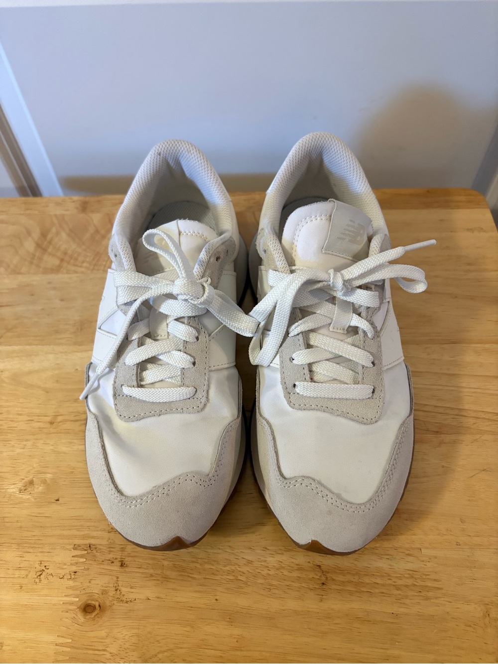 Women’s New Balance White Casual Lace-Up Sneakers Size 8